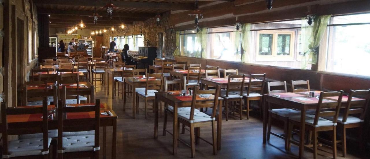 Seberak - Ubytovani V Chatickach A V Luxusnich Stanech Prag Exterior foto
